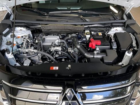 New 2026 Mitsubishi Outlander SE image 11