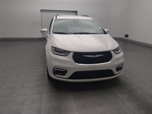 Used 2021 Chrysler Pacifica Touring-L FWD image 14