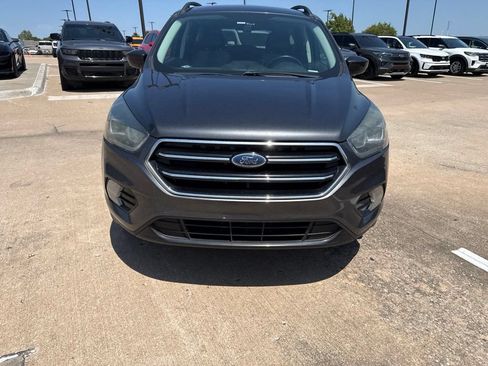 Used 2017 Ford Escape SE w/ Equipment Group 201A FWD image 4