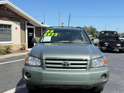 Used 2006 Toyota Highlander 4WD V6 w/ 3rd Row image 4