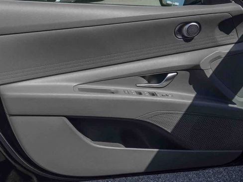 Used 2022 Hyundai Elantra SE w/ Cargo Package FWD image 19