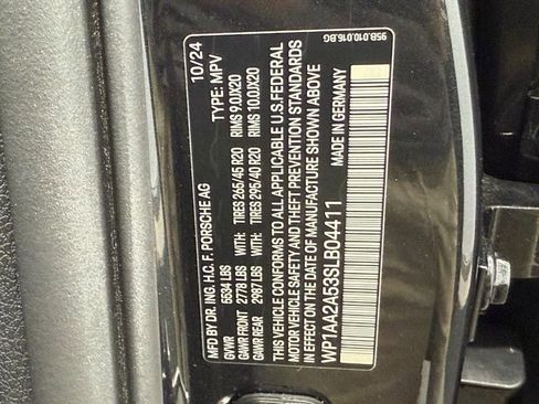 Certified 2025 Porsche Macan Turbo image 26