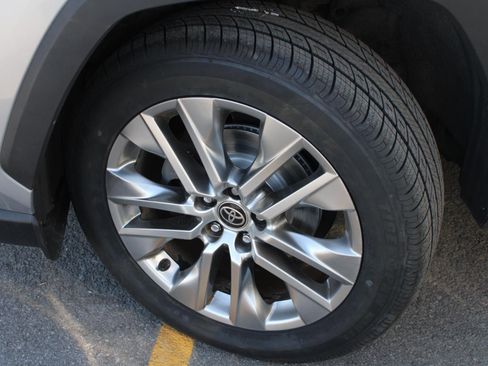 Used 2021 Toyota RAV4 Limited AWD/4WD image 19