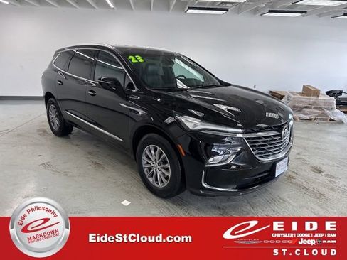 Used 2023 Buick Enclave Essence image 1