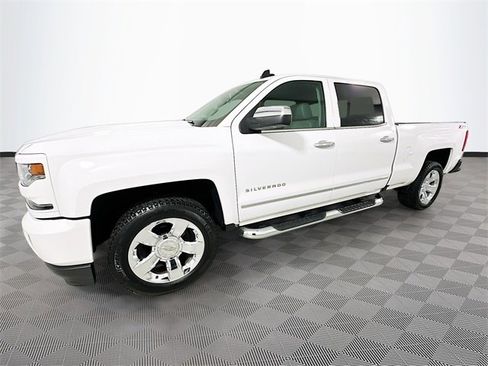 Used 2017 Chevrolet Silverado 1500 LTZ Z71 image 4
