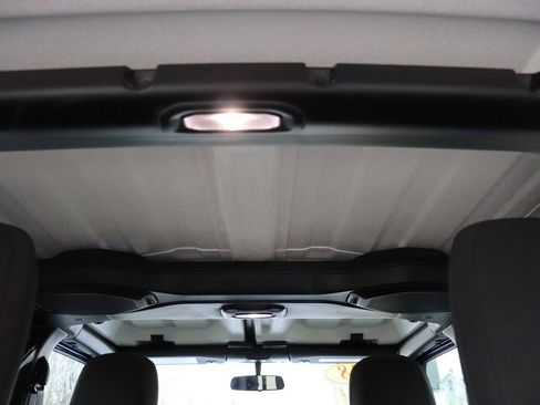 Used 2018 Jeep Wrangler Unlimited Sport S image 38