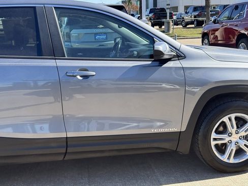 Used 2021 GMC Terrain SLE image 8