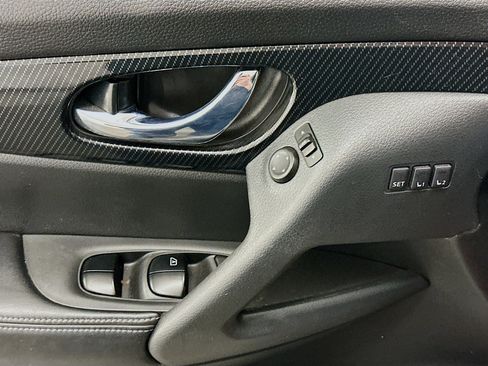 Used 2017 Nissan Rogue SL w/ SL Premium Package image 15