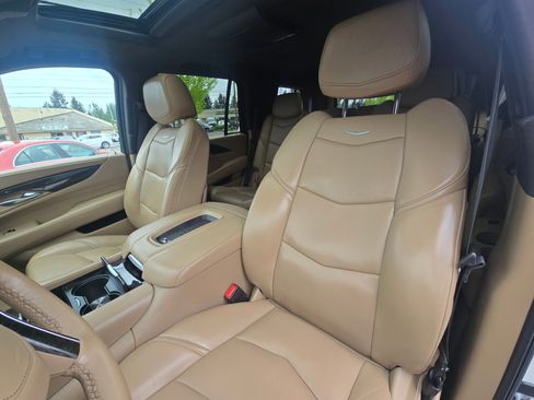 Used 2020 Cadillac Escalade Platinum AWD/4WD image 22