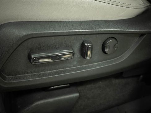 Used 2024 Honda Pilot Touring image 12