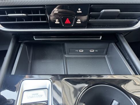 Used 2024 Volkswagen Atlas Peak Edition SE image 22