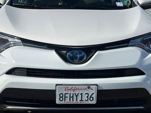 Certified 2018 Toyota RAV4 XLE image 9