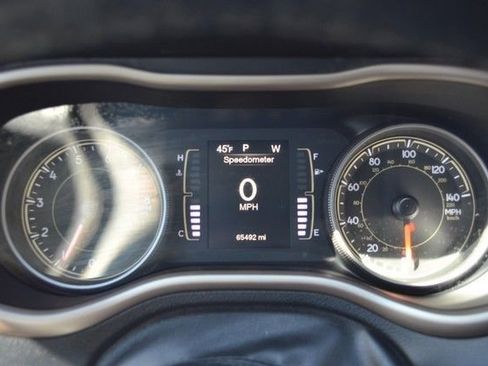 Used 2017 Jeep Cherokee Latitude w/ Comfort/Convenience Group image 22