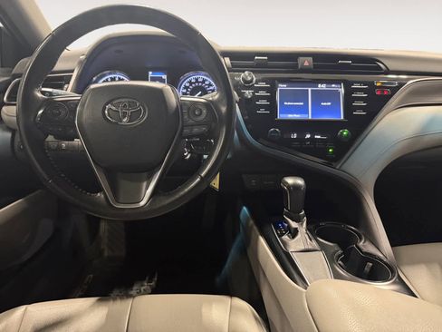 Used 2019 Toyota Camry SE FWD image 11