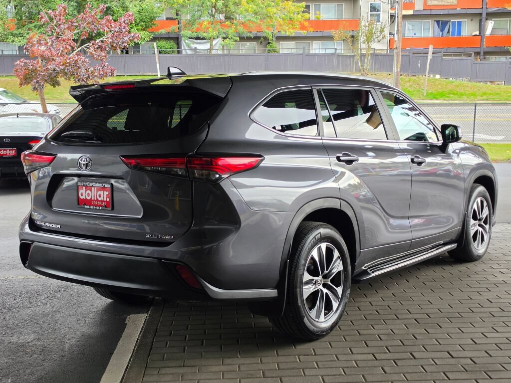 Used 2023 Toyota Highlander XLE AWD/4WD image 5