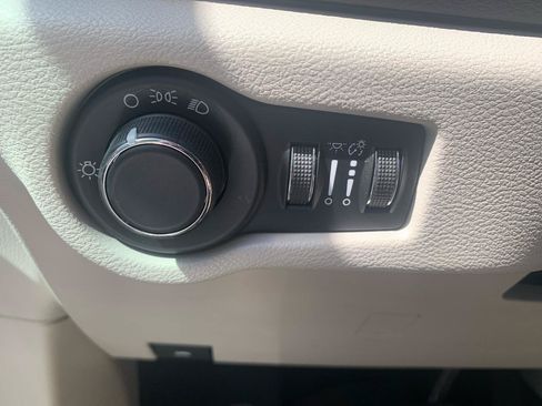 Used 2017 Chrysler Pacifica LX FWD image 21