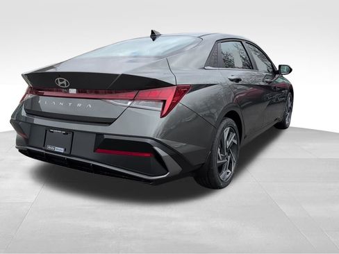 Used 2025 Hyundai Elantra SEL FWD image 7
