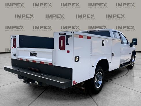 Used 2024 Chevrolet Silverado 3500 LT w/ Convenience Package image 6