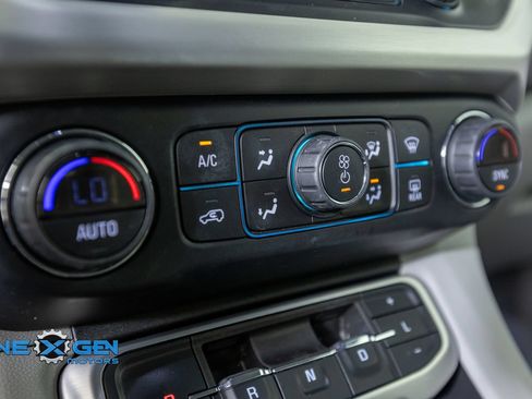 Used 2020 GMC Acadia SLT w/ LPO, Cargo Package AWD/4WD image 24