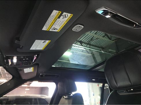 Used 2024 Land Rover Range Rover Long Wheelbase SE AWD/4WD image 12