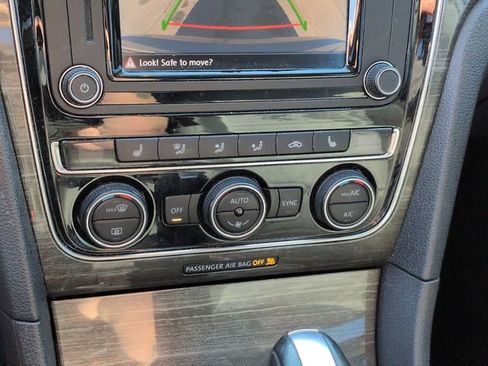 Used 2018 Volkswagen Passat 2.0T SE w/ SE Lighting Package FWD image 24
