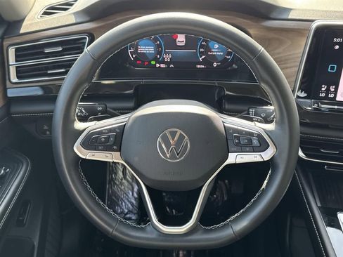 Used 2025 Volkswagen Atlas SE image 9