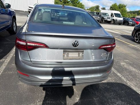 Used 2023 Volkswagen Jetta SE w/ Black Wheel Package FWD image 5