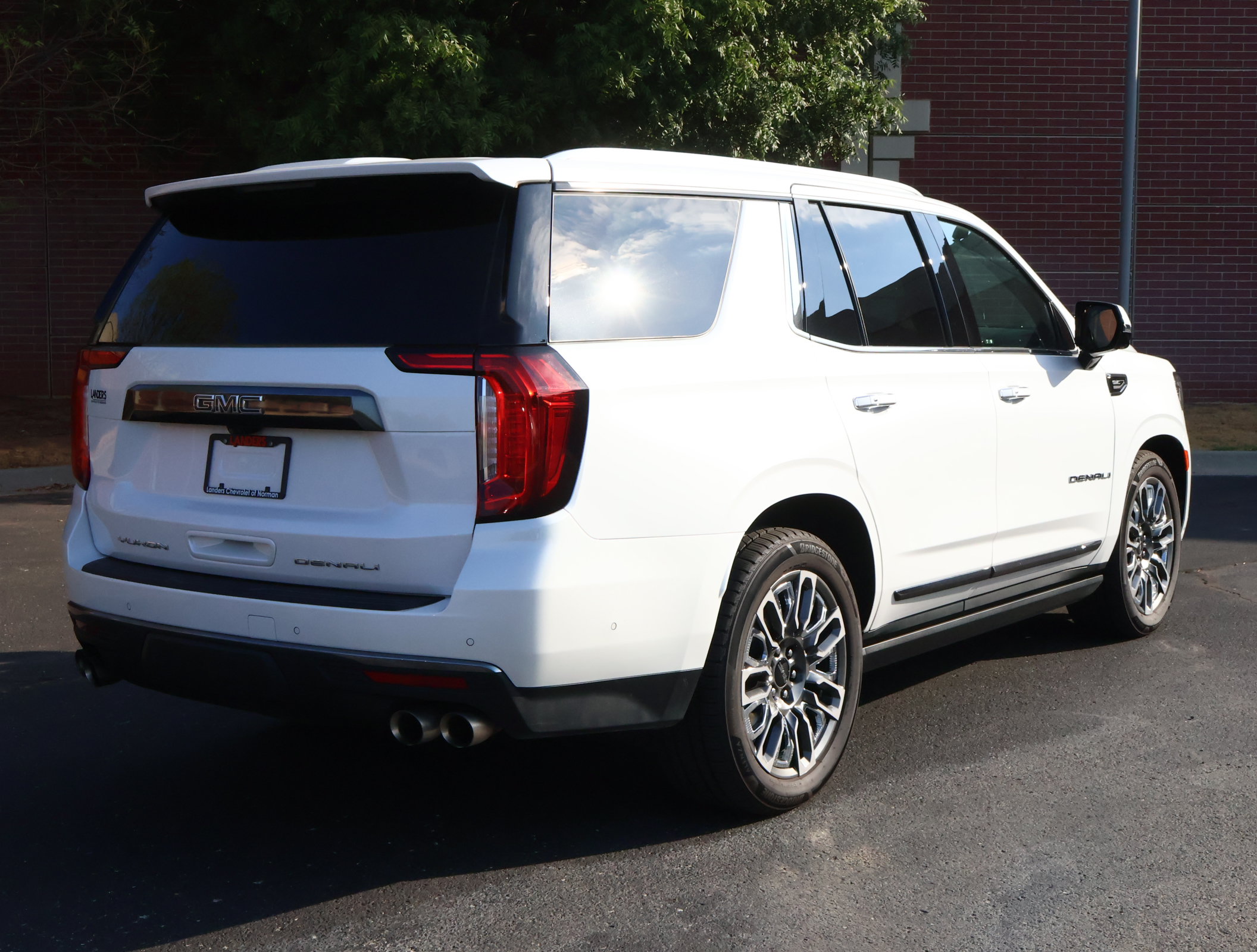 Used 2023 GMC Yukon Denali Ultimate AWD/4WD image 39