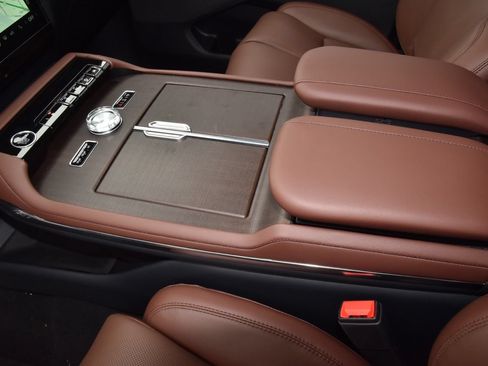 New 2026 Lincoln Navigator L Reserve AWD/4WD image 33