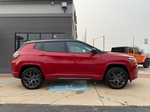 Used 2024 Jeep Compass Limited w/ High Altitude Package AWD/4WD image 9