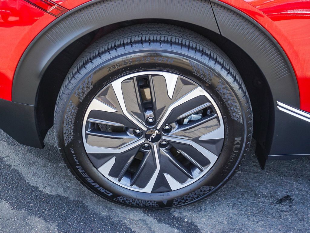 Certified 2024 Kia EV6 Light RWD image 9