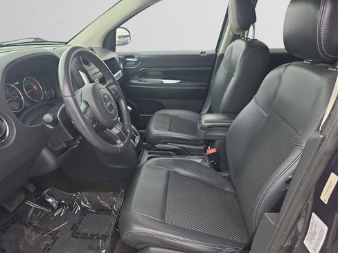 Used 2014 Jeep Compass Latitude image 10