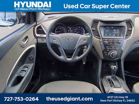 Used 2017 Hyundai Santa Fe SE FWD image 17