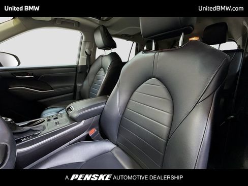 Used 2023 Toyota Highlander XLE FWD image 5