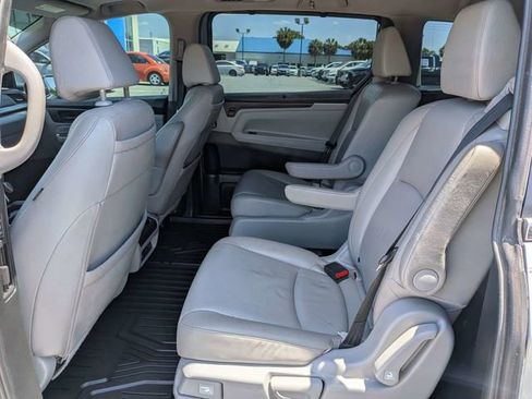 Used 2018 Honda Odyssey Touring image 12