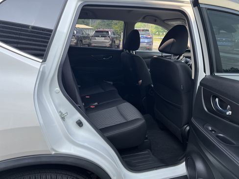 Used 2020 Nissan Rogue SV AWD/4WD image 9