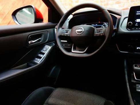 Certified 2025 Nissan Rogue SV AWD/4WD image 12