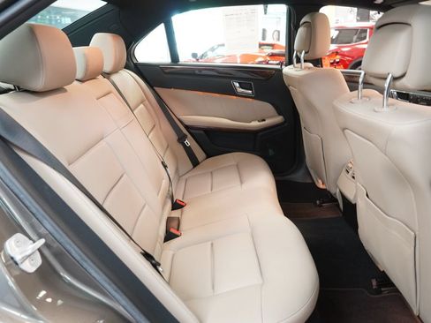 Used 2010 Mercedes-Benz E 350 Sedan image 33