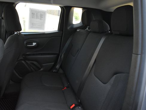 Used 2023 Jeep Renegade Latitude AWD/4WD image 14