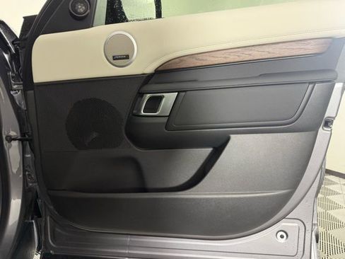 New 2026 Land Rover Discovery S image 31