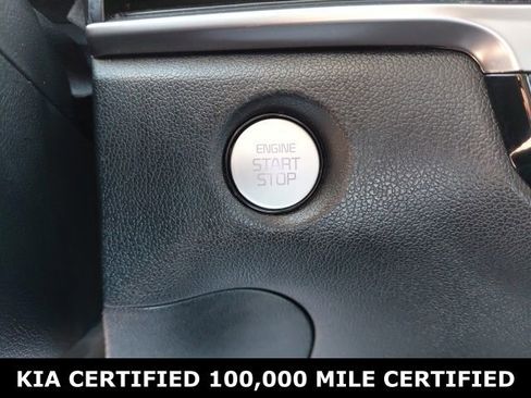 Certified 2025 Kia Sorento LX image 17