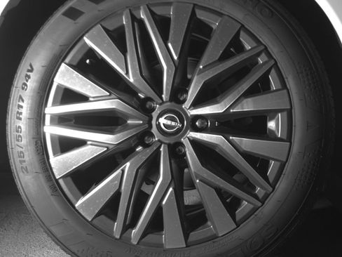 Used 2025 Nissan Altima 2.5 SV FWD image 15