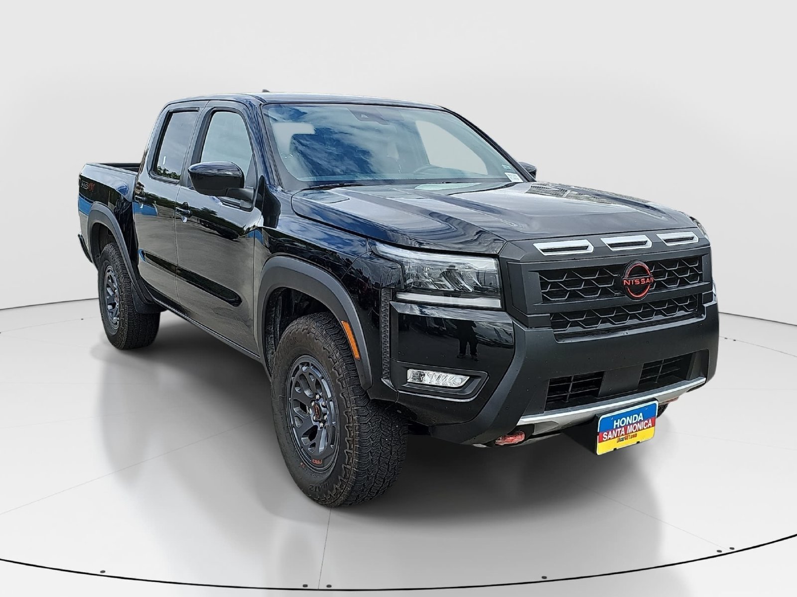 Used 2026 Nissan Frontier PRO-4X AWD/4WD image 3
