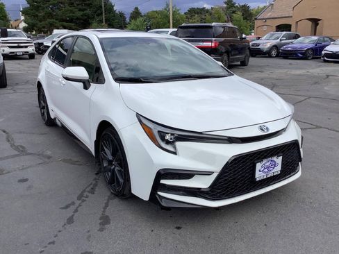 Used 2025 Toyota Corolla SE w/ SE Premium Package AWD/4WD image 6