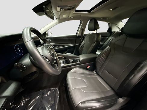 Used 2023 Hyundai Elantra Limited image 24