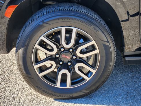 Used 2021 GMC Yukon AT4 w/ AT4 Premium Package image 12