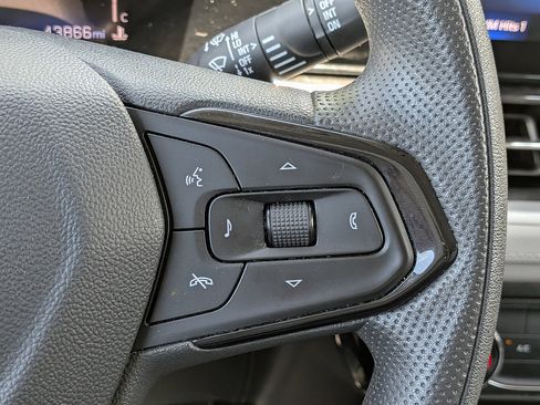 Used 2025 Chevrolet TrailBlazer LT AWD/4WD image 43