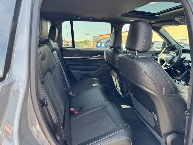 New 2027 Jeep Grand Cherokee Altitude AWD/4WD image 10