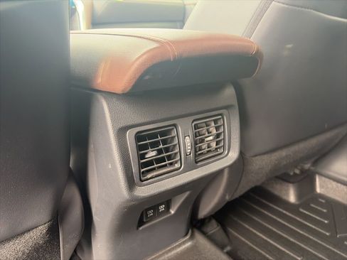 Used 2021 Toyota Venza Limited image 26