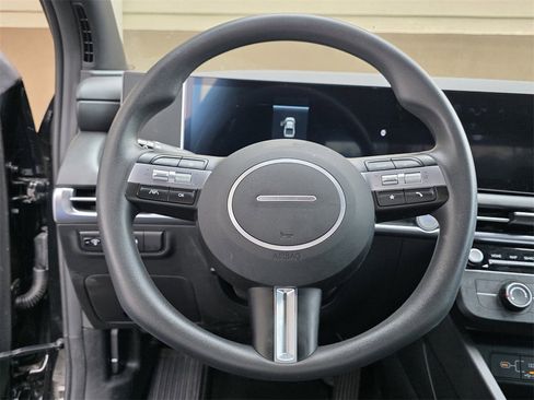 Certified 2025 Hyundai Santa Cruz SE image 11